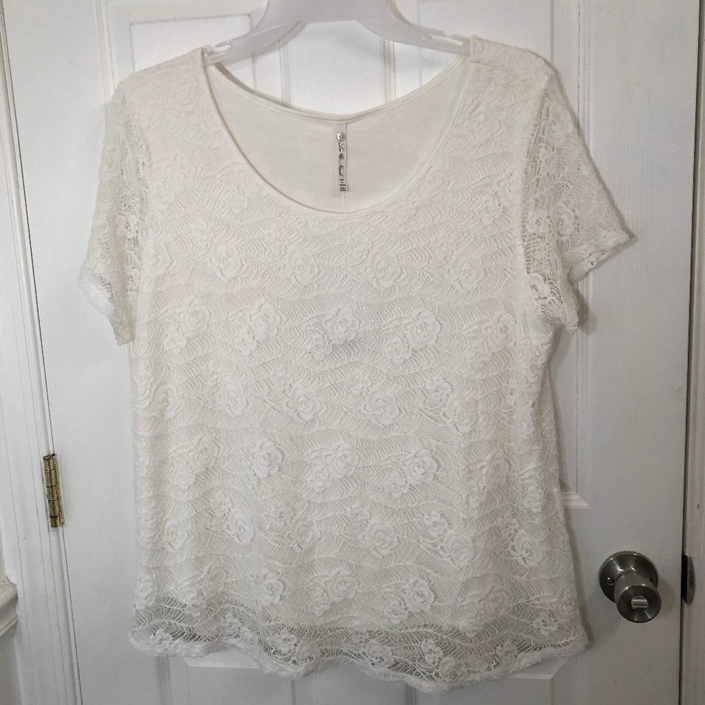 Leo & Nicole White Lined Short Sleeve Lace Blouse